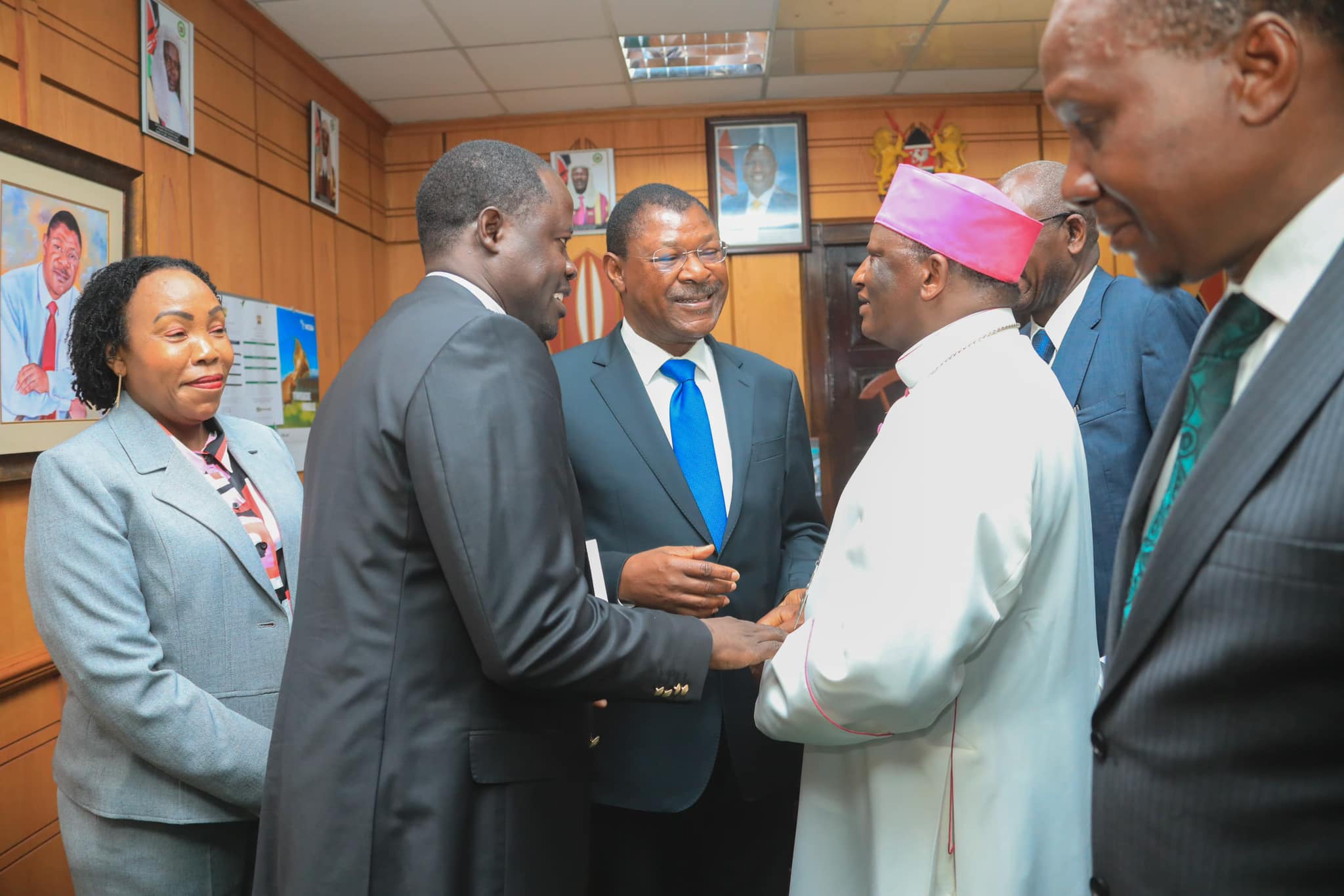 Speaker Wetang’ula hosts Bishop Paul Kariuki Njiru from the Wote Catholic Diocese 𝐖𝐞𝐝𝐧𝐞𝐬𝐝𝐚𝐲, 𝟏𝟕𝐭𝐡 𝐀𝐩𝐫𝐢𝐥, 𝟐𝟎𝟐𝟒 𝐏𝐚𝐫𝐥𝐢𝐚𝐦𝐞𝐧𝐭 𝐁𝐮𝐢𝐥𝐝𝐢𝐧𝐠𝐬  The Speaker of the National Assembly, the Rt. Hon. (Dr.) Moses Wetang’ula today hosted the Bishop of Wote Catholic Diocese, Rt. Rev. Paul Kariuki Njiru, who paid him a courtesy call in his office at Parliament Buildings. The prelate was in Parliament Buildings to preside over a Holy Mass for the Catholic legislators. Together, they discu